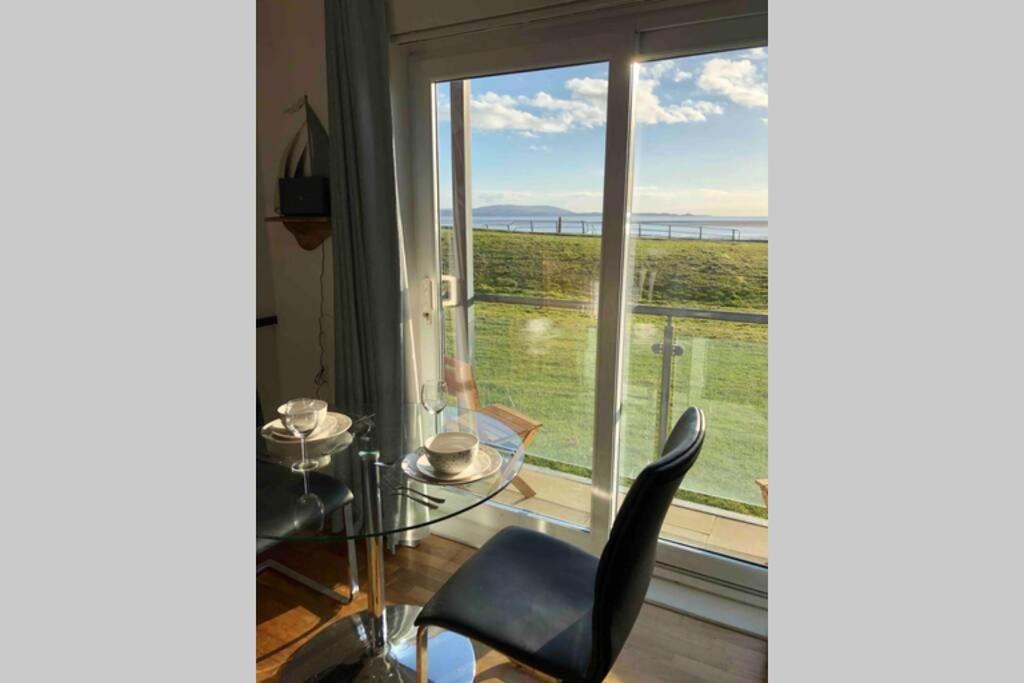 Cockledora, A Luxury Ground Floor Beachfront Apartment لينيلي المظهر الخارجي الصورة