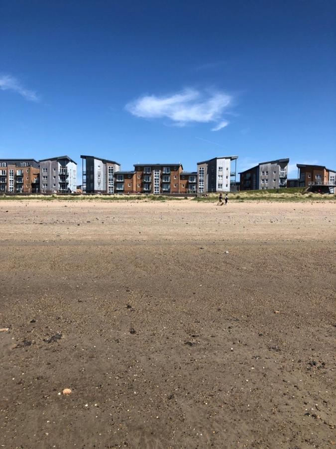 Cockledora, A Luxury Ground Floor Beachfront Apartment لينيلي المظهر الخارجي الصورة