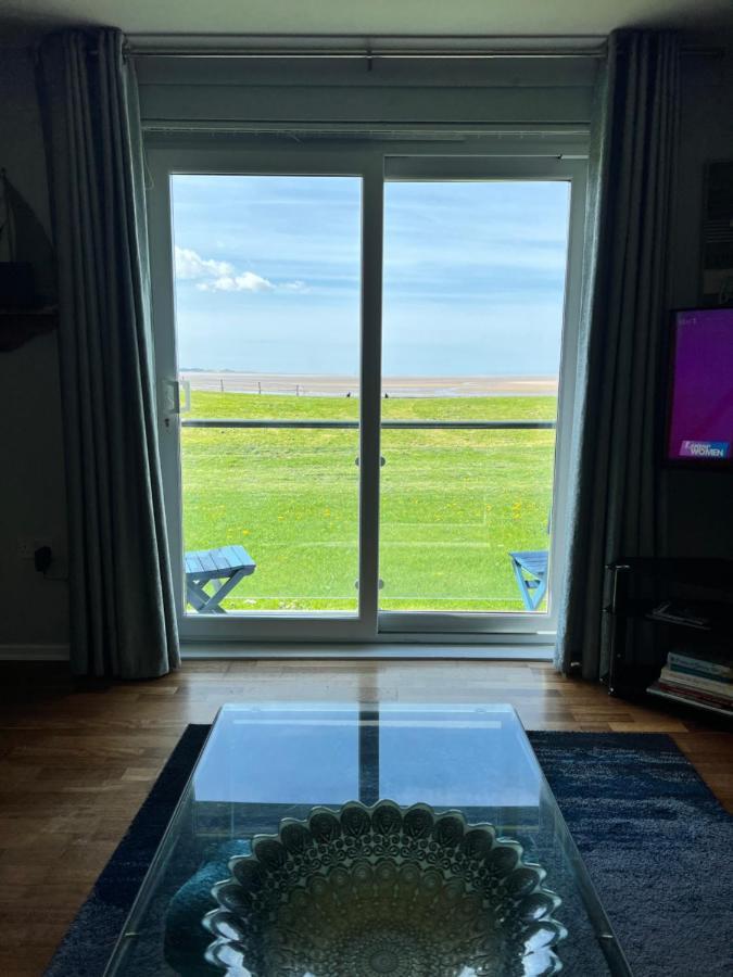 Cockledora, A Luxury Ground Floor Beachfront Apartment لينيلي المظهر الخارجي الصورة